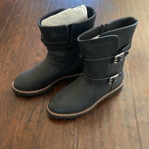 NWOT Nautica boots!